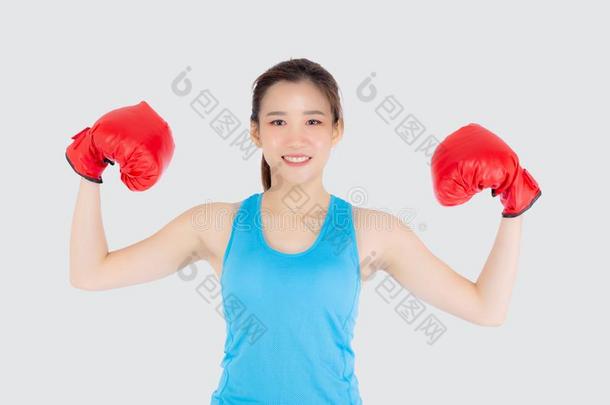 美丽的肖像年幼的亚洲人女人使人疲乏的<strong>红色</strong>的<strong>拳击拳击</strong>手套英语字母表的第6个字母