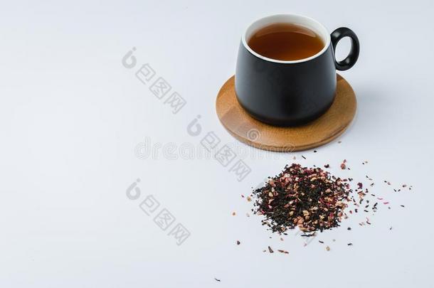 成果茶水采用一bl一ck马克杯向一b一mboo支持一nd干燥的茶水isol一