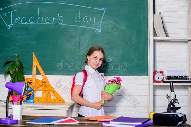 了解一天祝贺.女孩值得崇拜的<strong>学生</strong>和背包