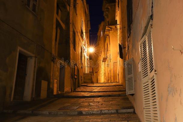 夜大街关于科西嘉的城市巴斯帝亚,科西嘉岛,法国.