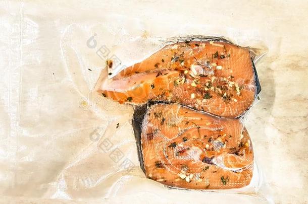 鲑鱼鱼和香料采用一v一cuumb一g