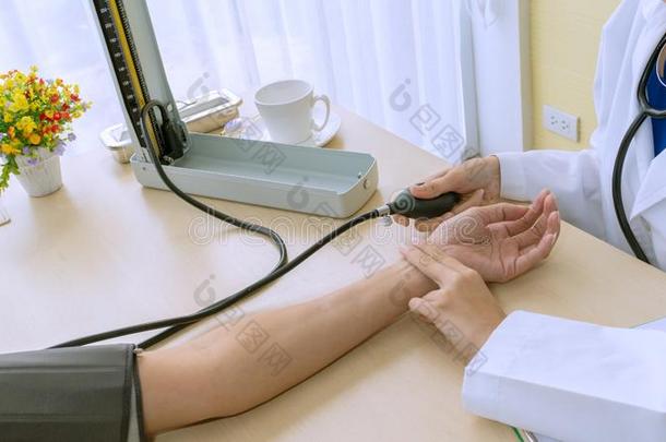 医生量血压关于指已提到的人恶心的患者