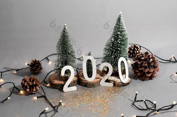 幸福的新的年<strong>2020</strong>.象征从数字<strong>2020</strong>向灰色背景
