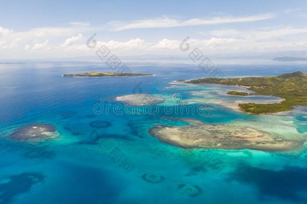 布卡斯重大的岛,菲律宾.美丽的<strong>污水池</strong>和环状珊瑚岛
