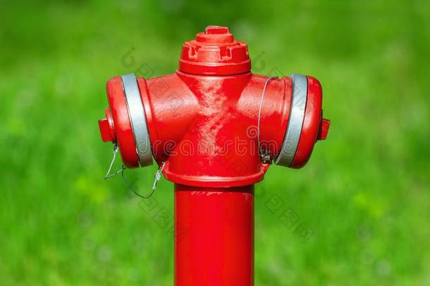 红色的火给水栓