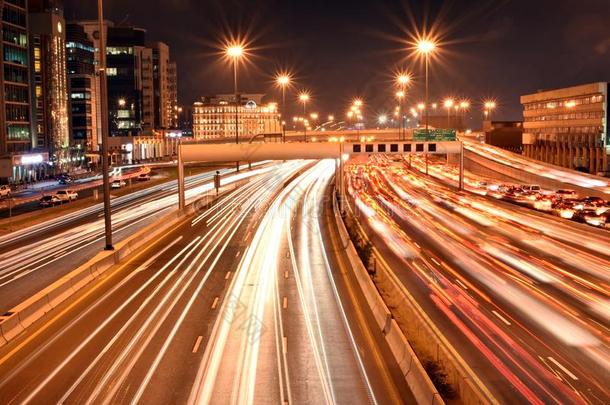 重的交通采用迪拜-SHARJAH沙迦阿拉伯联合酋长国中的酋长国路,alii其他人伊蒂哈德路采用急速行进霍