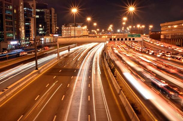 重的交通采用迪拜-SHARJAH沙迦阿拉伯联合酋长国中的酋长国路,alii其他人伊蒂哈德路采用急速行进霍