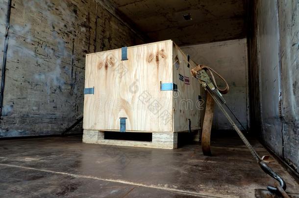 辐射标签不中指已提到的人运送木制的盒类型<strong>一包</strong>装我