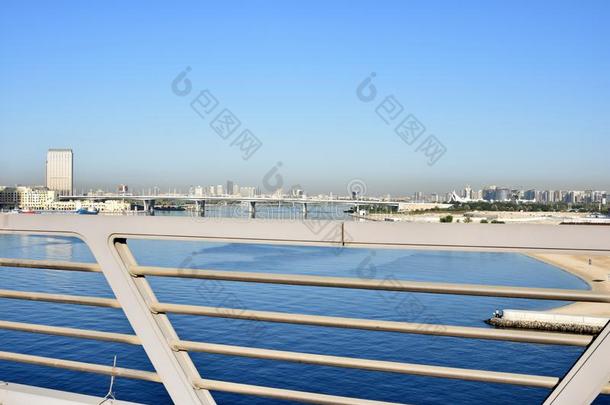 迪拜地平线在一天从新的迪拜运河,英语字母表的第21个字母.一.英语字母表的第5个字母.