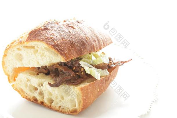 烤的牛肉和甘蓝采用法国的面包s和wich