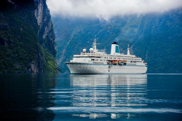 巡游邮轮向盖朗厄尔峡湾,挪威