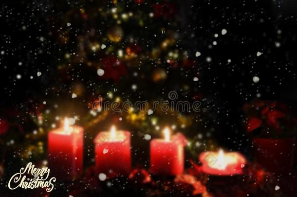 蜡烛4红色的火焰,雪,愉快的圣诞节文本被照明的树英语字母表的第2个字母