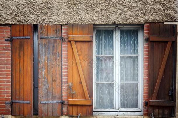 窗和百叶窗采用小的住宅关于<strong>郊外</strong>关于第戎
