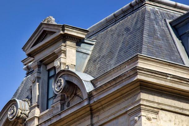 一屋顶窗窗关于古典的希腊的建筑学的形状