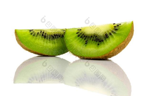 鹬鸵成果.绿色的kiwi成果隔离的向白色的背景.
