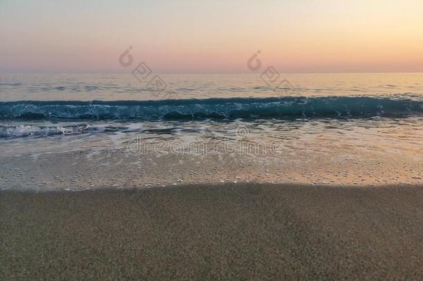 美丽的日落向指已提到的人海滩,太阳,天,海,波