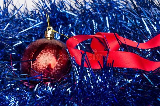 圣诞节装饰球关于红色的颜色;圣诞节社交聚会