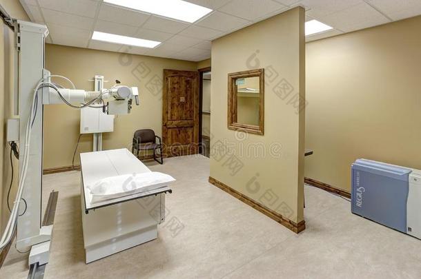 字母x-射线房间在一急迫的关心诊所.