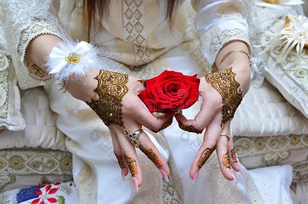 传统的摩洛哥的婚礼.婚礼摩洛哥的指甲花.