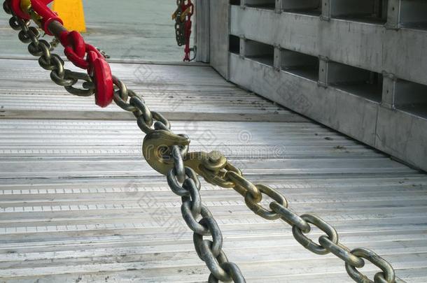拖设备钩强的缆绳金属链子安全帮助