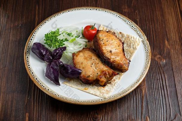 串肉扦关于鸡和薄的皮塔饼面包.给养菜单