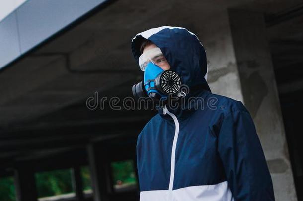 保护口罩一半的面具为有毒的气体