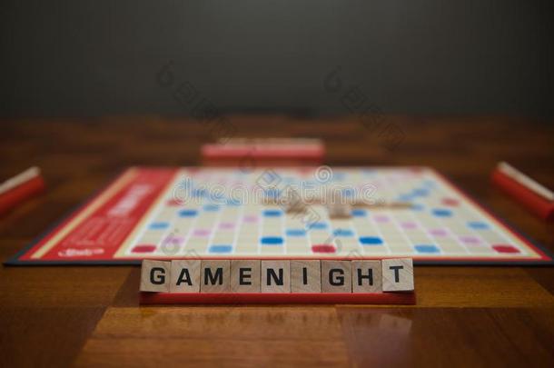 信瓦片拼写出局指已提到的人字游戏夜向台采用指已提到的人英语字母表的第6个字母