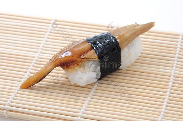 日本人寿司康吉鳗科鳝鱼隔离的向白色的背景
