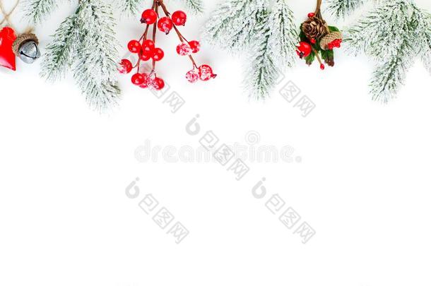 美丽的圣诞节边向白色的.绿色的圣诞节冷杉树枝,红色的