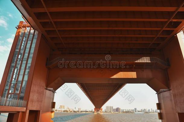 指已提到的人桥关于武汉越过扬子江河采用武汉城市
