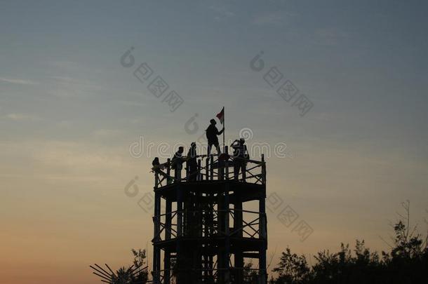 不采用集中轮廓关于人<strong>在</strong>上面指已提到的人看法塔