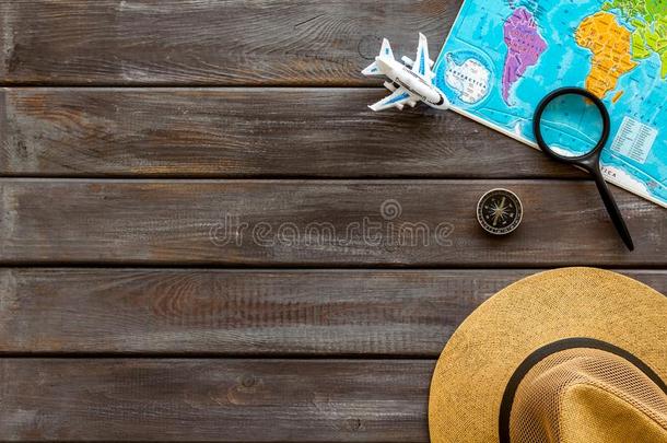 旅游或假期背景和w或ld地图,水平和帽子向