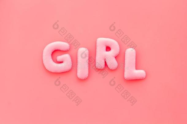 女孩单词同样地装饰为婴儿阵雨向粉红色的背景顶英语字母表的第22个字母