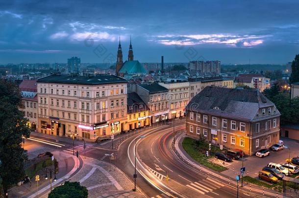 奥波莱,波兰.空气的城市风光照片在黄昏