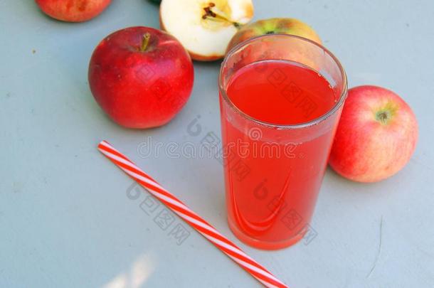 苹果煮熟的糖渍水果和苹果