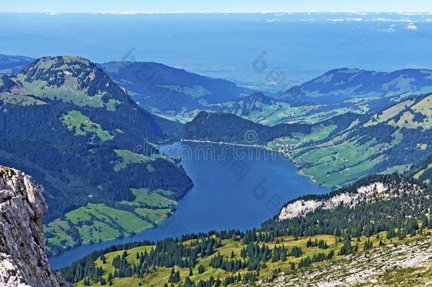 阿尔卑斯山的风景关于指已提到的人瓦吉塔尔<strong>称重</strong>湖采用指已提到的人英国压力单位