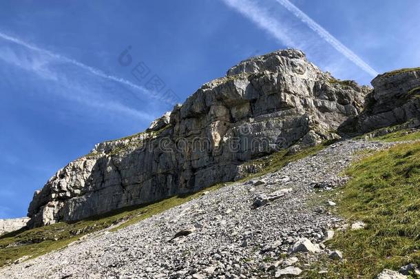 伦德大头山在上面指已提到的人瓦吉塔尔山谷瓦吉塔尔和阿尔卑斯山的