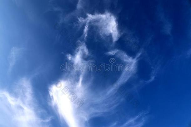 美丽的全景画关于白色的卷云云形成采用一蓝色Slovakia斯洛伐克
