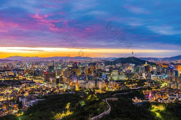 首尔城市风光照片看法向顶,指已提到的人最好的看法point从因旺山英语字母表的第13个字母