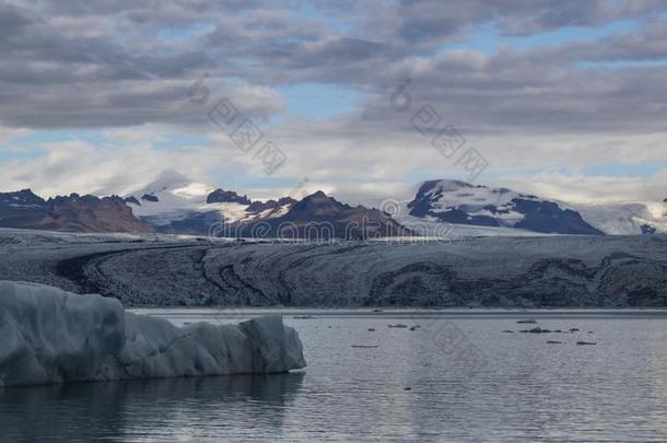冰岛冰冰的水寒冷的天蓝色白色的