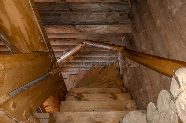 一楼梯和一spir一l下降,折叠的木制的级别,大量的