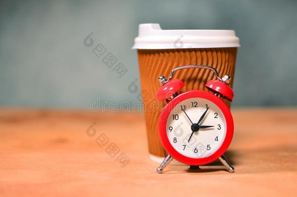 咖啡豆时间或咖啡豆破观念和杯子关于咖啡豆和钟