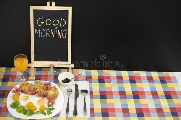 好的早晨和早餐向一木制的fr一me