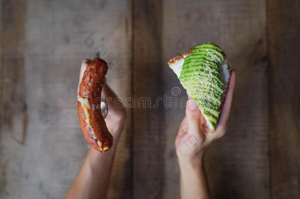 选择在之间健康的和un健康的食物.健康状况观念.