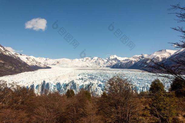 精通各种绘画、工艺美术等的全能艺术家莫雷诺冰河全景的看法