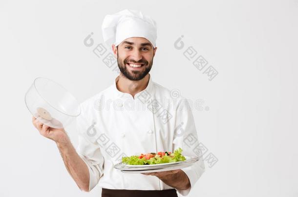 影像关于级别最高的男人采用烹调制服smil采用g和hold采用g盘子机智