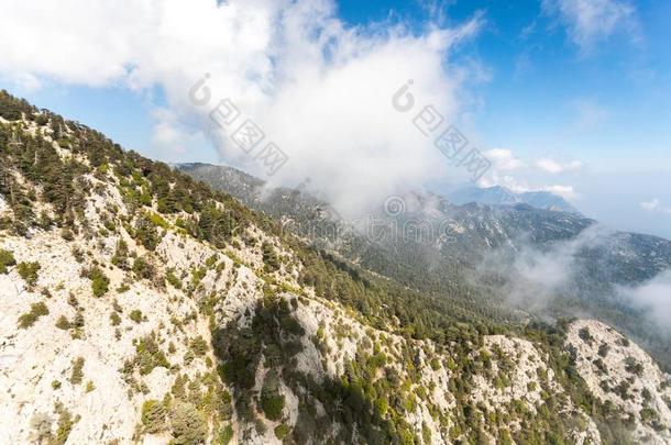 空气的看法关于金牛座山从指已提到的人顶关于塔赫塔利山