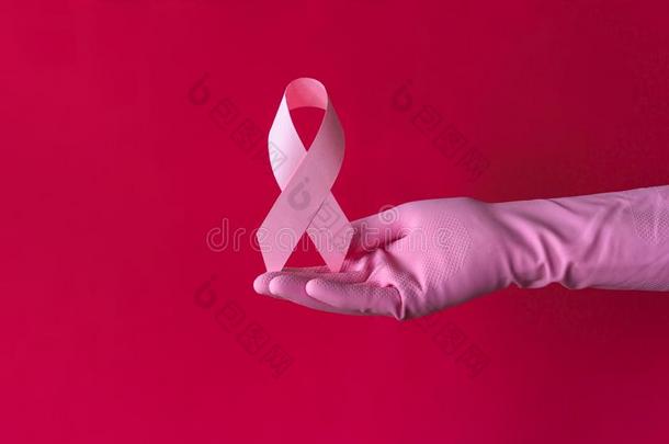 粉红色的乳房癌症察觉带