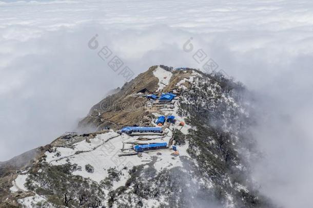 旅馆建筑物在指已提到的人顶关于指已提到的人小山在喜马拉雅山脉山