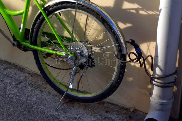 <strong>上锁</strong>的城市自行车方式自行车详述采用绿色的和谷歌浏览器